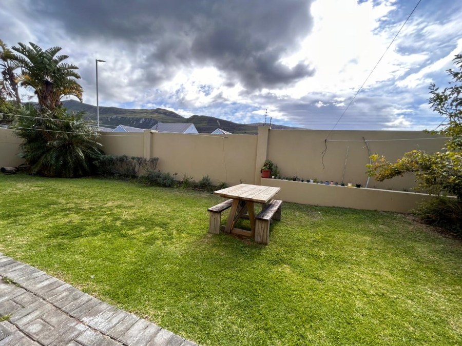 2 Bedroom Property for Sale in Sandbaai Western Cape